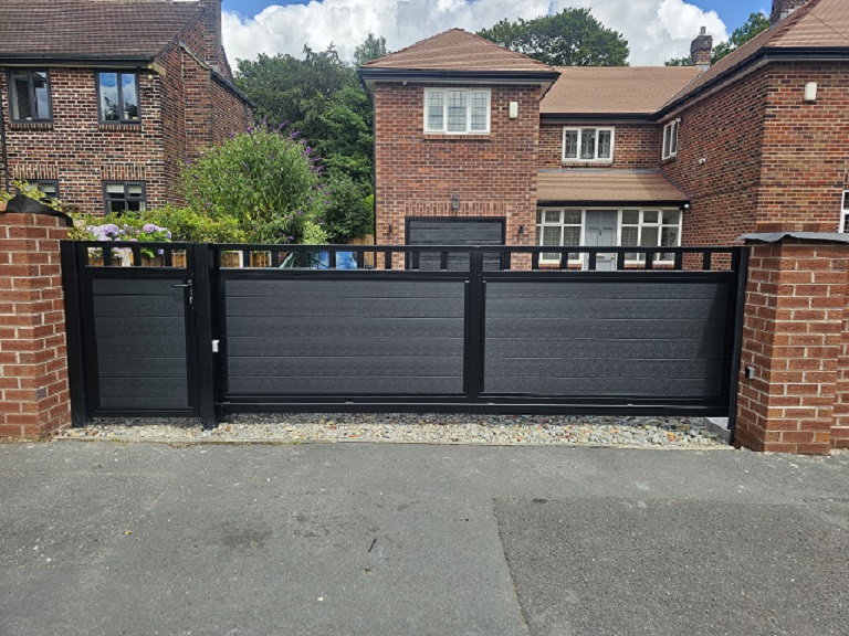 Automated sliding gate